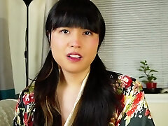 carino bella asiatica trans offre il suo passo-bro per godere il suo piccolo tette e cazzo