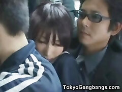 Наивные школьницы в Токио автобус!