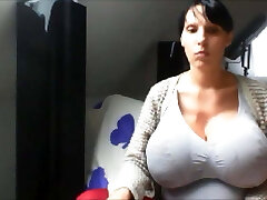 Cam Female with bg Boobs