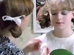 teen mädchen, die spaß mit einem tollen schwanz in einem schönen ffm haben