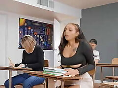 тяжелое положение красотки с большими сиськами - али кэш / браззерс / полная трансляция с www.zzfull.com/thebig