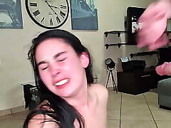 плюнь на нее, влепи ей пощечину, трахни ее в лицо. ее нужно унизить | кончить в рот