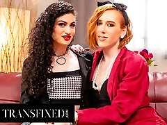 gebannt - shiri allwood gibt co-star lydia black jeden zentimeter ihres trans-schwanzes!