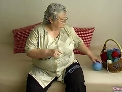 OmaHotel Two very old and very ample grannies