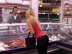 шлюха колледж девушка в мясной магазин