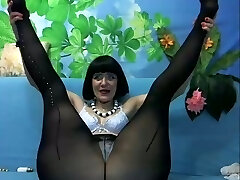 Rather flexible short haired brunette mature slut enjoyed her fisting