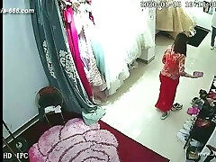 Hackers use the camera to remote monitoring of a lover's home life.***