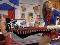 Heroine costume wrestling