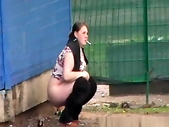 Knocked Up Woman go to pee