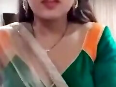 indian dame doing selfies with boyfriend.mp4