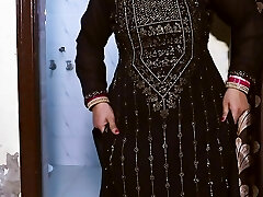 Punjabi Bhabi Ne Bihari Ko Muth (Hj) Maarte huye Pakda, Moonh Pe baith kar choot chatwaayi,Hindi and Punjabi Audio