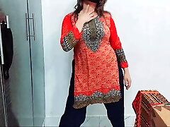 Indian Bhabhi Does Striptease and Nude Dance, Ass Twerking, Shaking Mammories