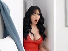 Big butt honeys Nika Venom and Parker Ambrose share a stiff dick