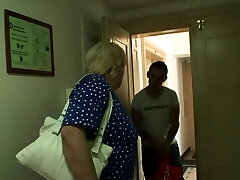 Dude entices old busty blonde for cock-riding