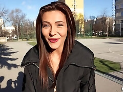 Girls back stage at the show fucking in a insatiable sizzling foursome