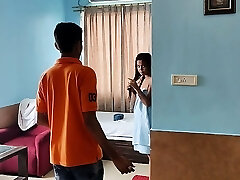 A desi model entice a motel stud and made a happy ending in a hotel room. So hot