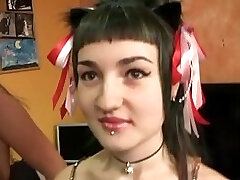 Tres teens tragando leche