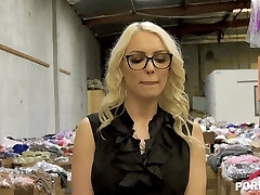 Busty Yankee Milf Kenzie Taylor fucks customer until messy facial ending GP1442 - PornWorld