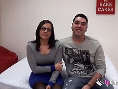 Dafne is a sizzling chick with glasses who likes bending over for a rod