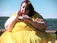 Inexperienced redhead masturbates then gives a blowjob