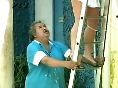 Hommes chanceux de profiter de la upskirt vue de la fascinante MILF