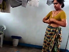 desi with hairy underarm wears saree after bath