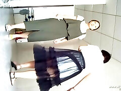 chinese girls go to rest room.307