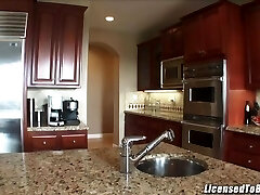 Latina pornstarlet Pepper Foxxx gets her first hard-on on film