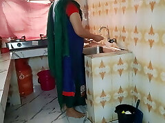 bite clignotante à la vraie femme de ménage indienne à nouveau, cumriya