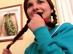 la perfection brune tentante répand sa boîte érotique