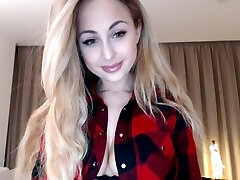 Amateur Susanahotervx Flashing Boobs On Live Webcam