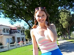 Roller gal flashes her panties in a public upskirt
