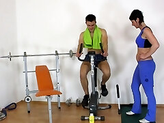 Slutty MILF Romana E gets pulverized by her individual trainer in the gym