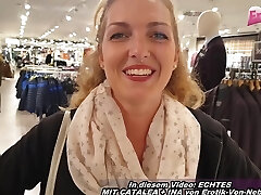 Public cum walk in threesome with german nubiles