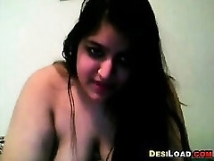 Chubby Amateur Indian Dame