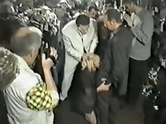 A Real Crowd Pleaser! Public Jism Dump at a Convention.