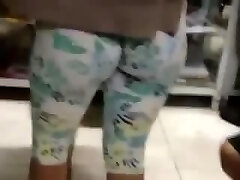 NOVINHA SEM CALCINHA NA ACADEMIA