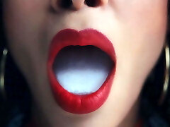 Ebony jaws full of nut