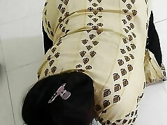 (Telugu Maid Ko Jabardast Choda) Desi Maid Torn Up by the owner with protection while cleaning Room - Huge Jizz wild