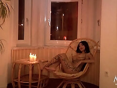 Stunning Big-boobed Thai bomb