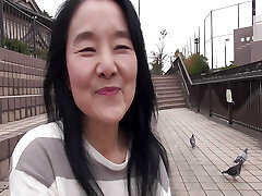 M784G06 A late-blooming humble mature girl who enjoys her life's first-ever cheating SEX with AV appearances - serious vaginal shot SEX!