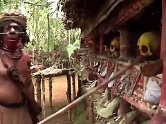 еще одна японская девушка посещает африку