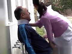 Japanese honey is a wild nurse when outdoors