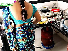 ( Kichen hump )Six) Mami khana khane baithi hai jab tak chod lete hai
