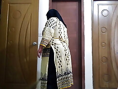(Tamil super-hot Maa Apne Bete ke sath chudai karta hai) Indian MILF Stepmom helps Sonny spunk - But Accidentally creampie