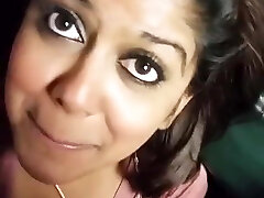 Desi Indian gives a warm blowjob
