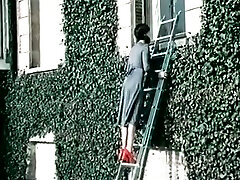 2 brunettes please each other with cunni in retro video