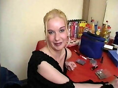 Sandy 19 Jahre - erstes mal Group Sex - 19 Schwaenze, Geil