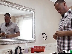 застрял в ванне - 2boy gril teen video челка и perfect ass bigger би