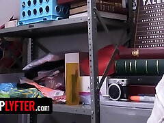 симпатичная блондинка насаживается на член офицера, чтобы избежать неприятностей с законом - афина флерс